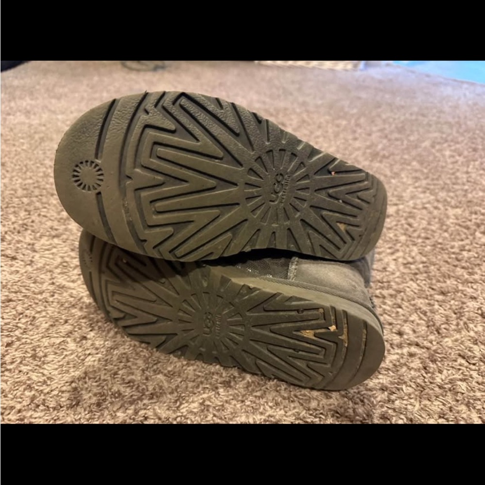 Gray Short Ugg Boots (size 6) - Picture 4 of 4
